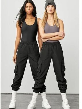 ALO Yoga It Girl Cargo Pants